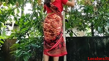 Desi housewife's outdoor forest sex captured in official video